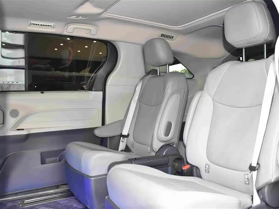 Toyota Granvia 2023 2022 2.5L Hybrid Premium Edition