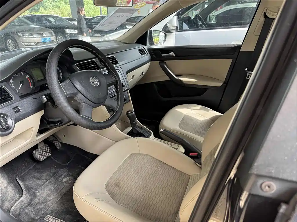Škoda Rapid 2013 1.6L Automatic Smart Selection фото 4
