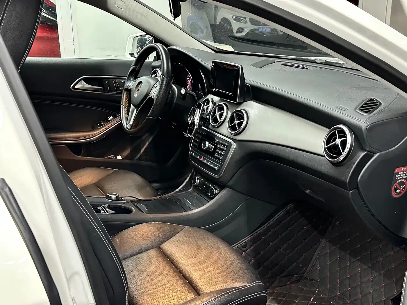 Mercedes-Benz GLA 2015 GLA 220 4MATIC Fashion Edition фото 5