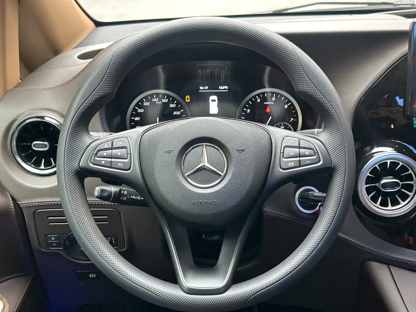 Mercedes-Benz Vito 2023 2.0T Business 7-Seater фото 6