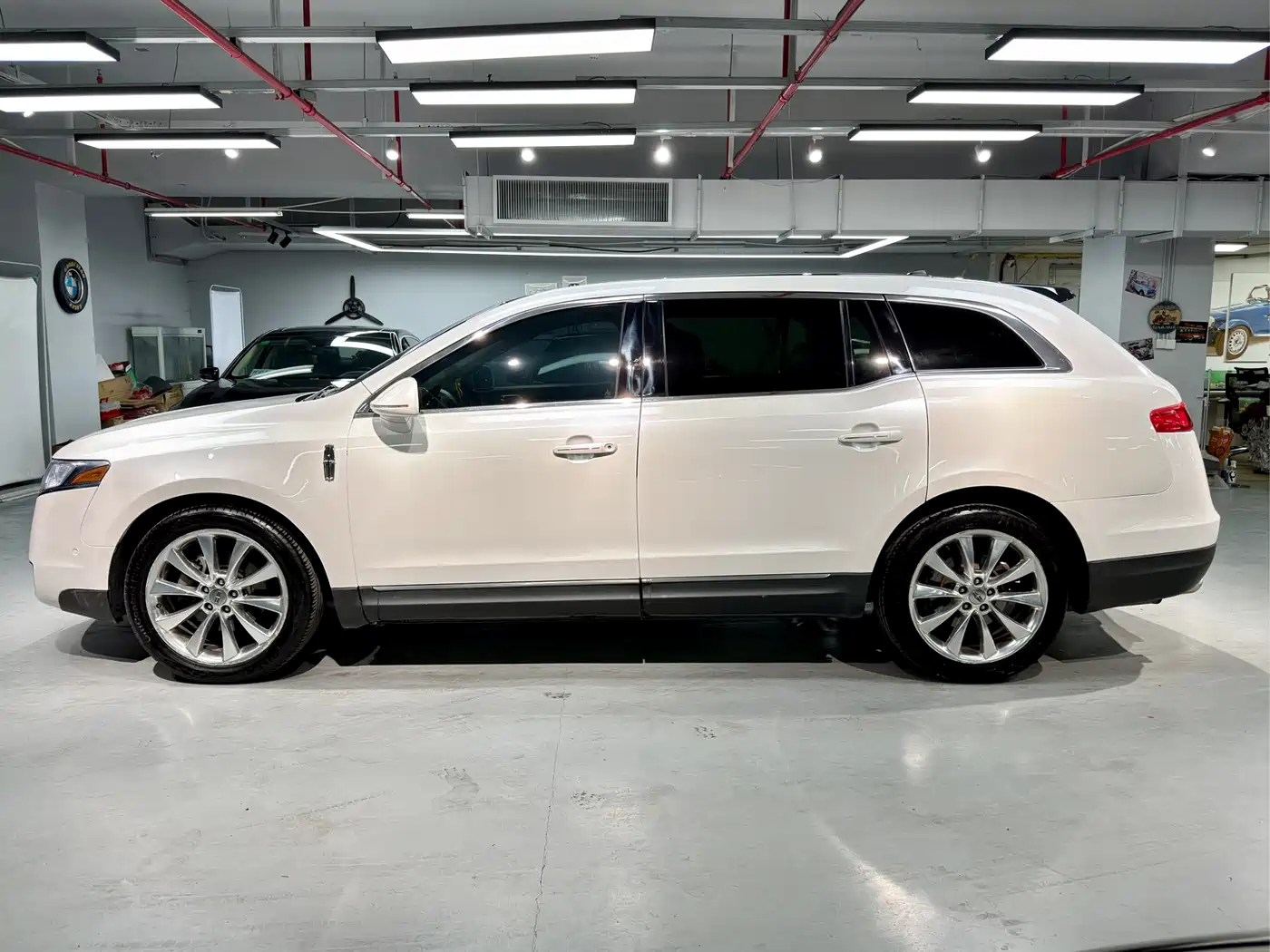Lincoln MKT 2011 2010 Model 3.5T EcoBoost AWD