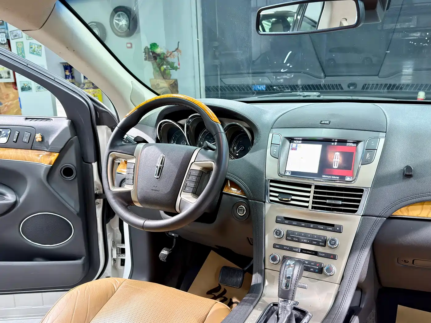 Lincoln MKT 2011 2010 Model 3.5T EcoBoost AWD