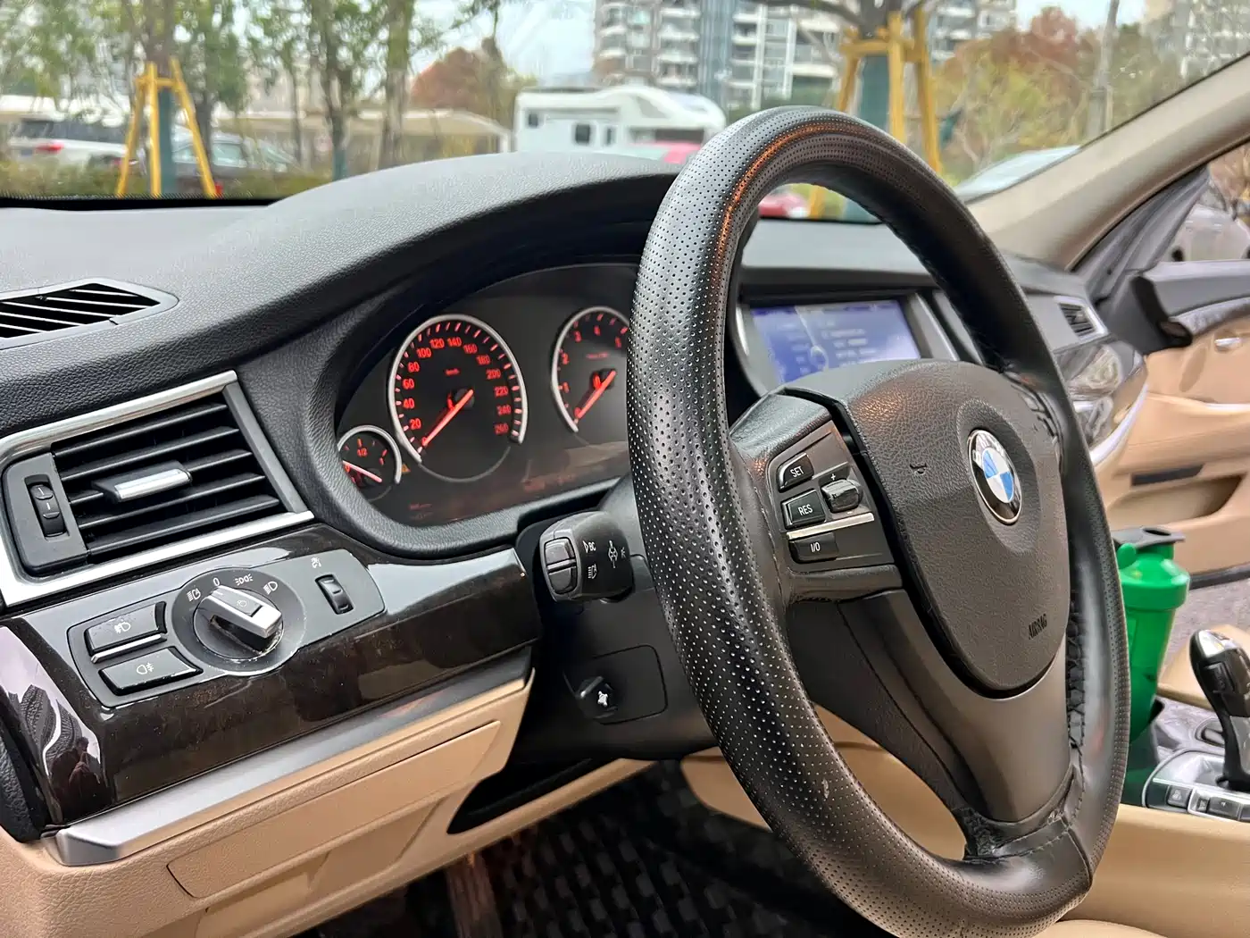 BMW 5 Series GT 2011 535i xDrive Luxury Model фото 22