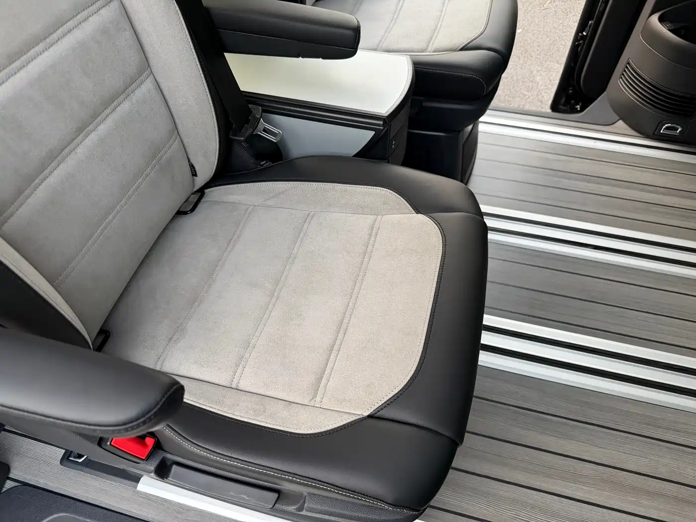 Volkswagen Multivan 2019 2.0TSI 4WD Premium 7-seater фото 18