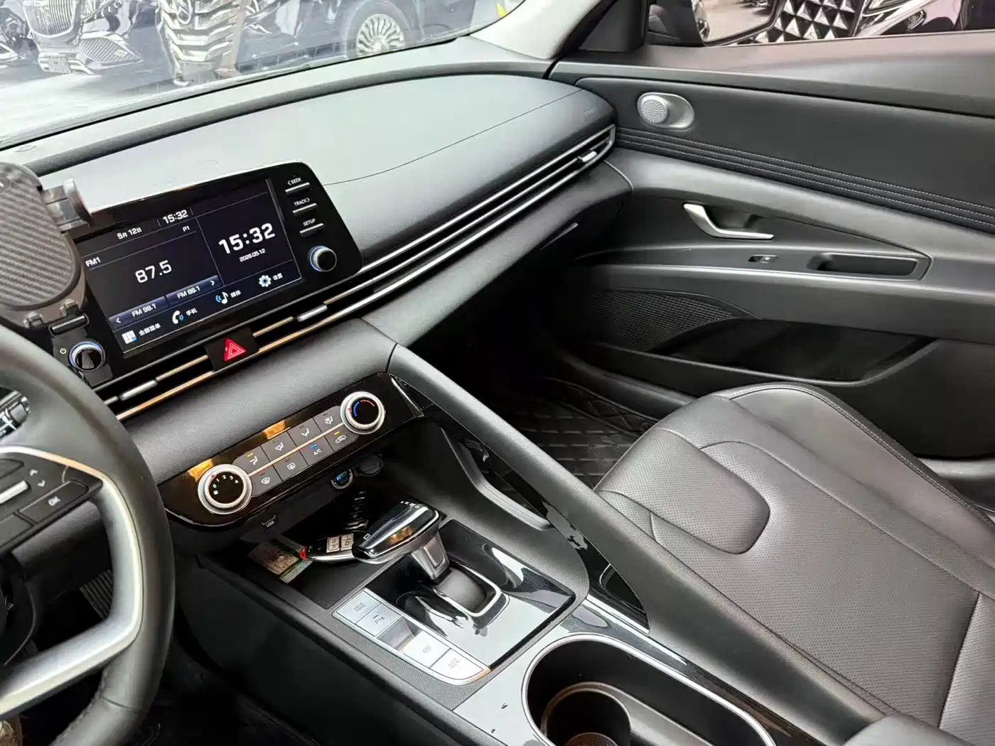 Hyundai Elantra 2023 1.5L CVT GLX Elite Edition фото 8