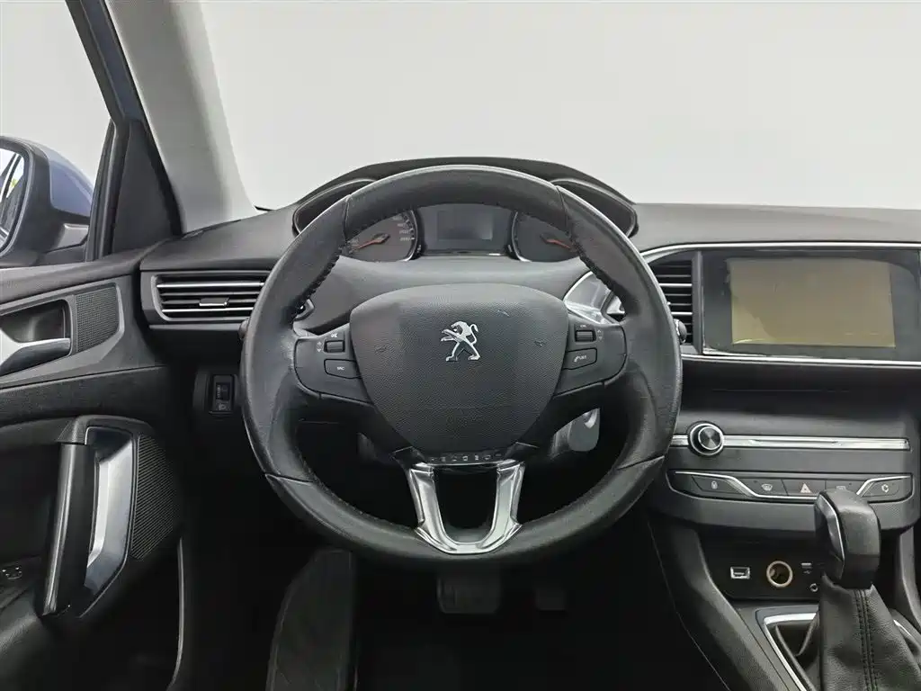 Peugeot 308S 2015 1.2T Auto Dynamic Edition фото 11