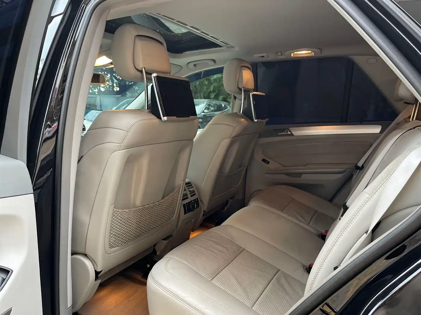 Mercedes-Benz M-Class AMG 2011 AMG ML 63 фото 8