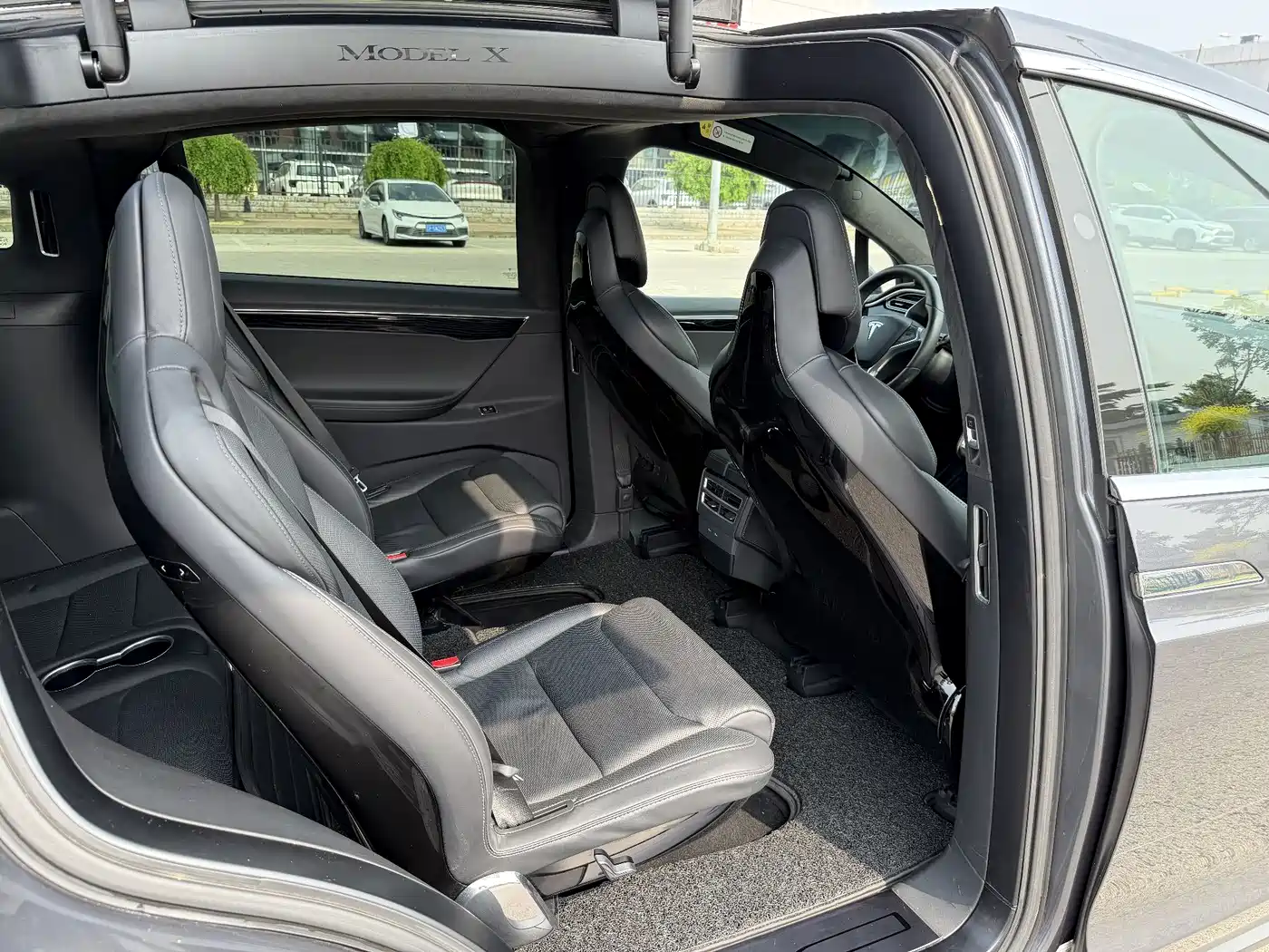 TESLA MODEL X