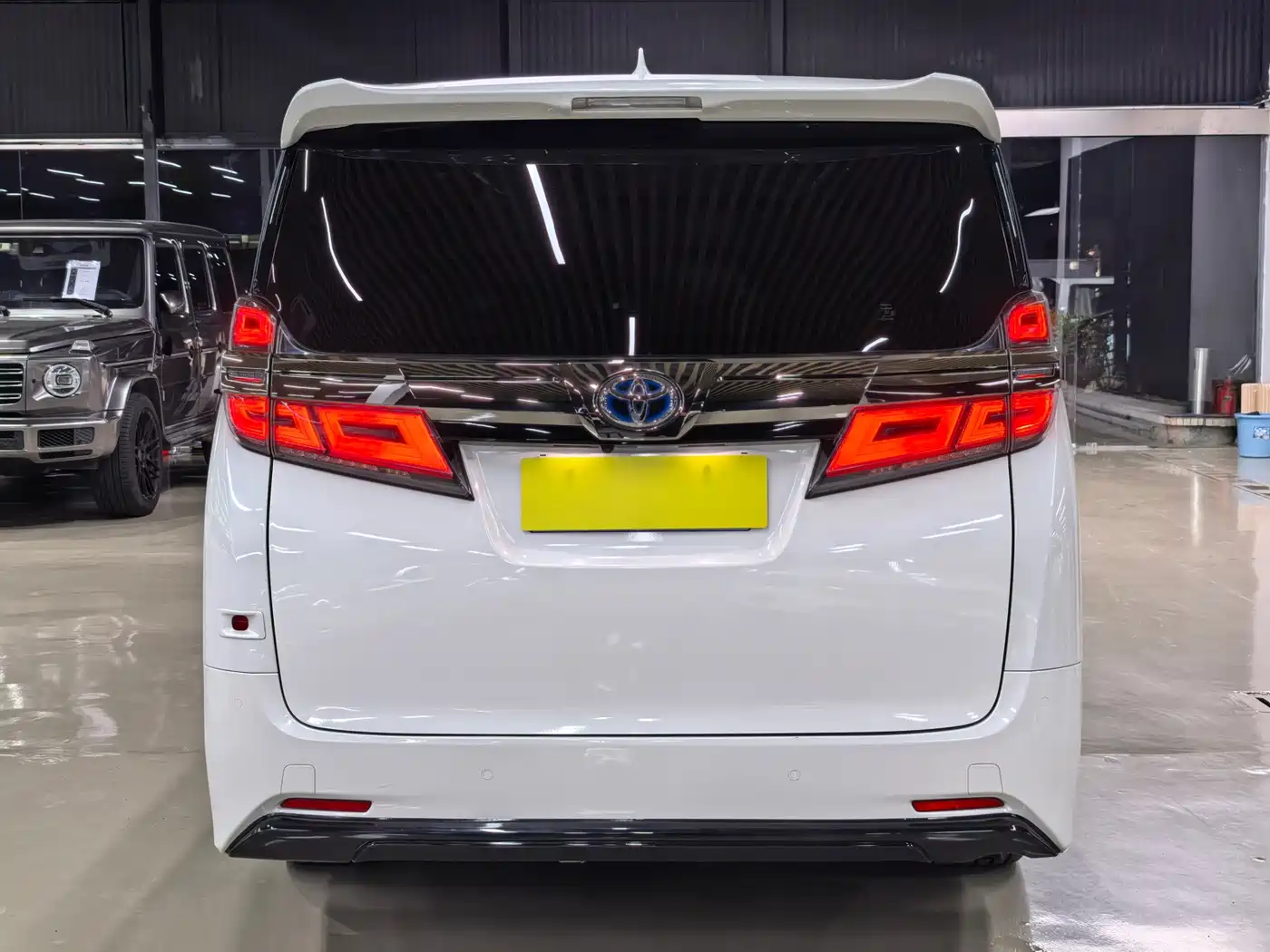 Toyota Vellfire 2021 Crown Hybrid 2.5L HV Premium Edition фото 14