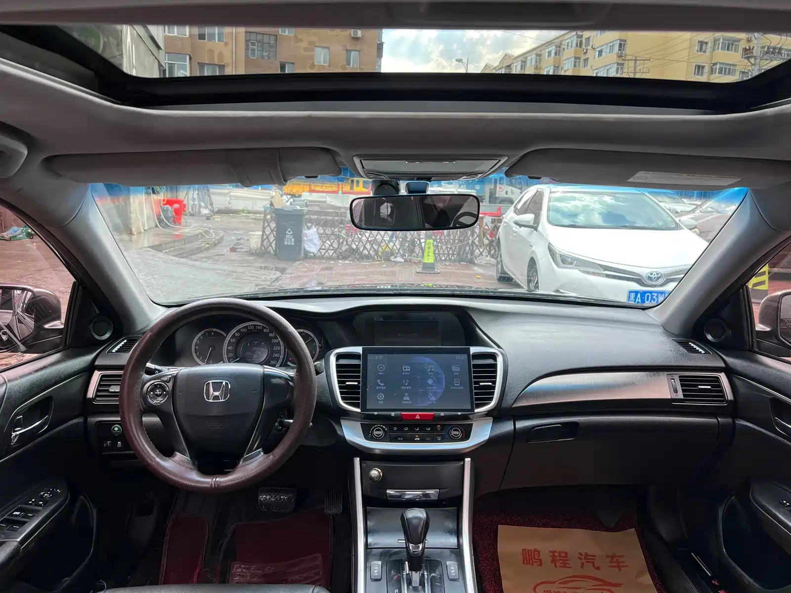 Фото 9 - Honda Accord