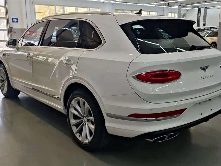 Bentley Bentayga 2024 4.0T V8 Long Wheelbase фото 3