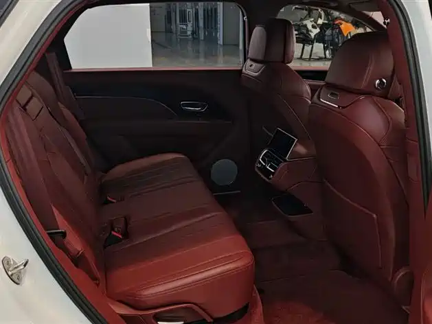 Bentley Bentayga 2024 4.0T V8 Long Wheelbase фото 11