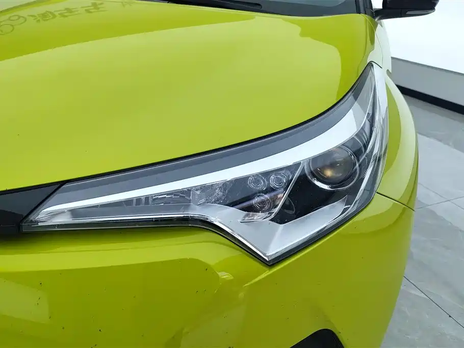 Toyota C-HR 2018 2.0L Leading Sunroof Edition China VI фото 5