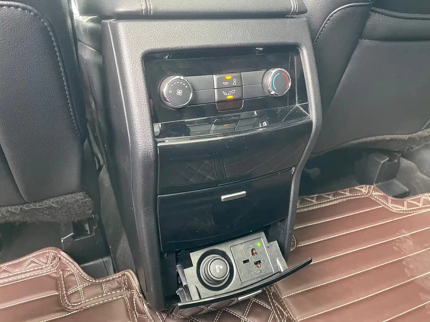 Photo 14 - Ford Edge