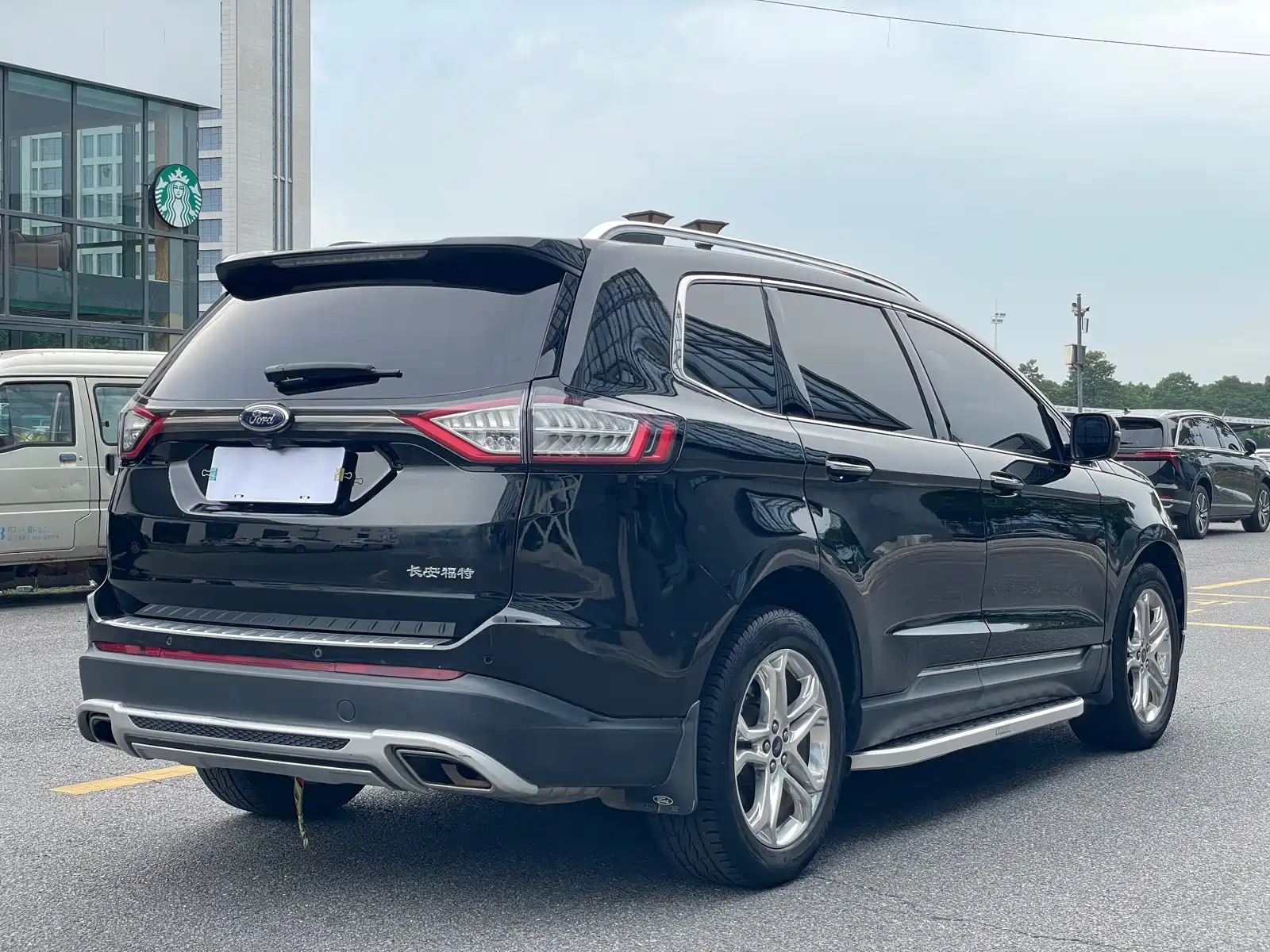 Фото 19 - Ford Edge