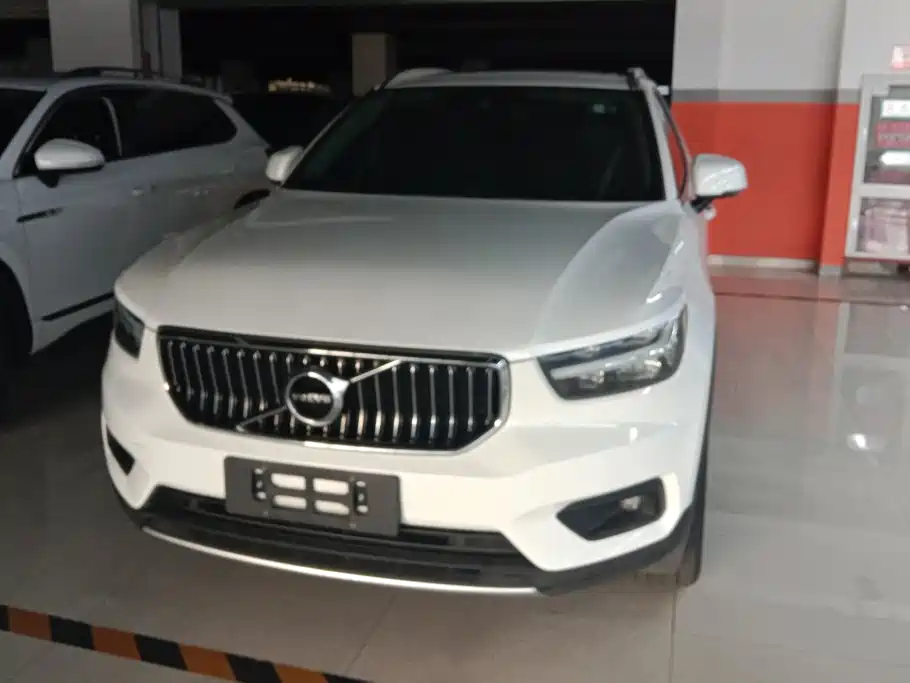 Фото 1 - Volvo XC40