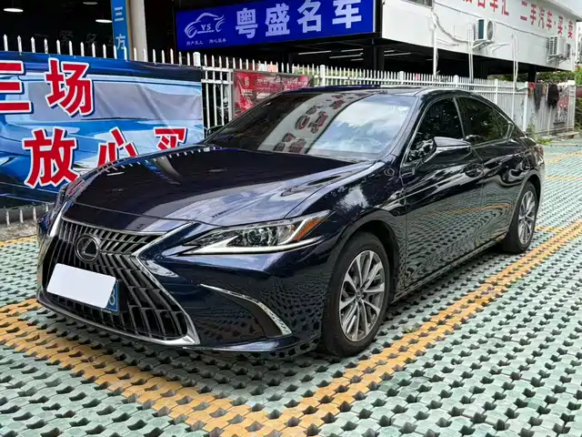Lexus ES 2024