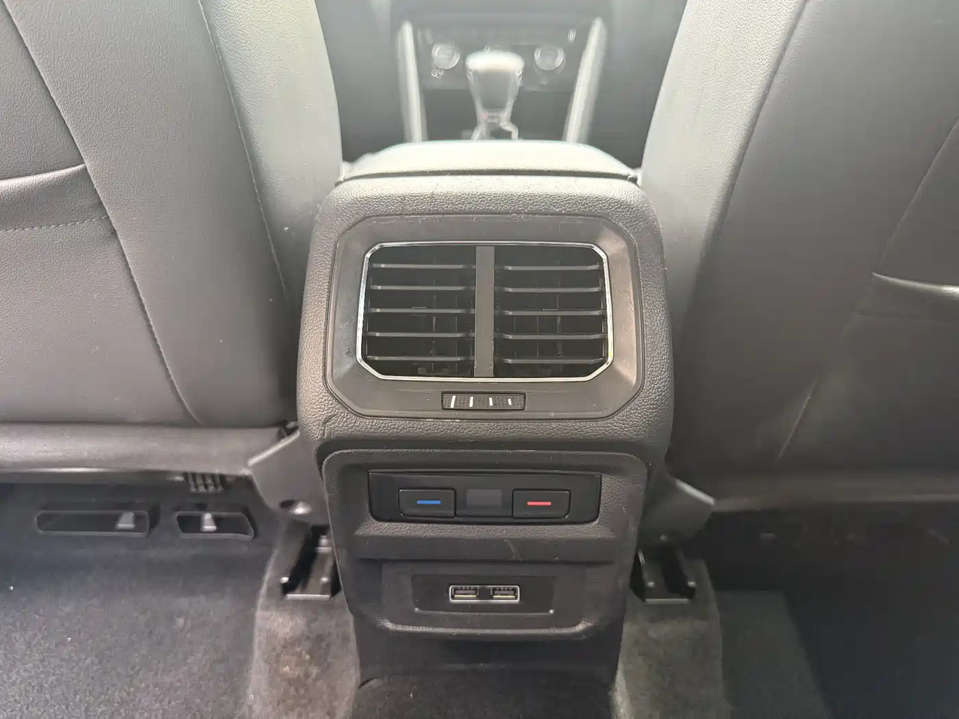 Volkswagen Tiguan L 2018 330TSI Automatic 2WD Comfort Edition фото 8