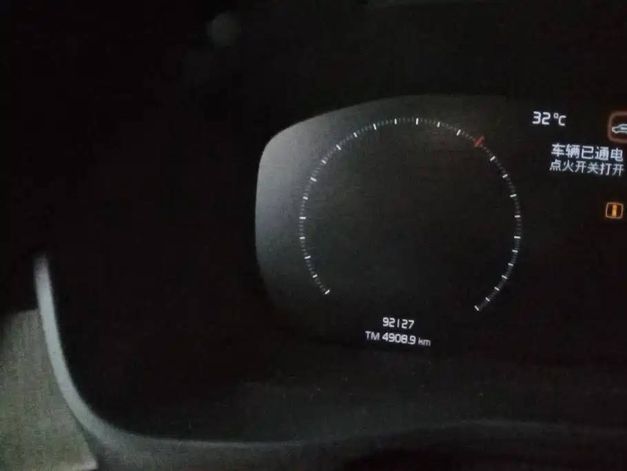 Фото 14 - Volvo XC40