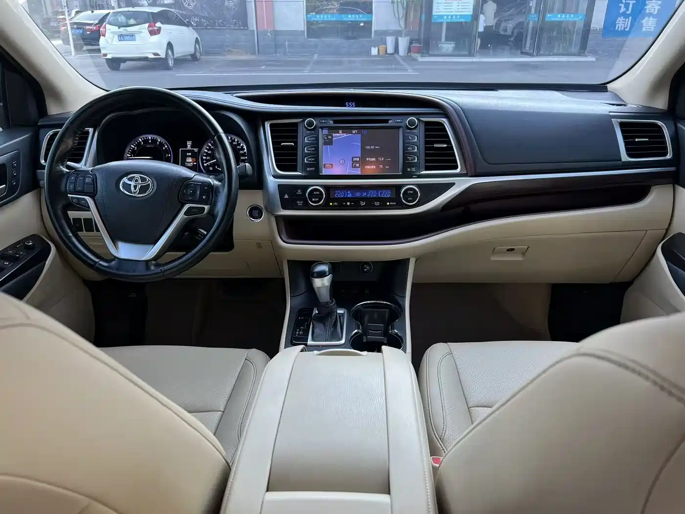 Фото 8 - Toyota Highlander