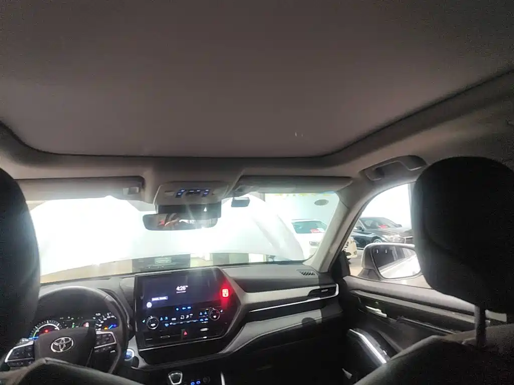 Toyota Highlander 2022 Model Dual Engine 2.5L 4WD Premium Edition 7-Seater фото 18