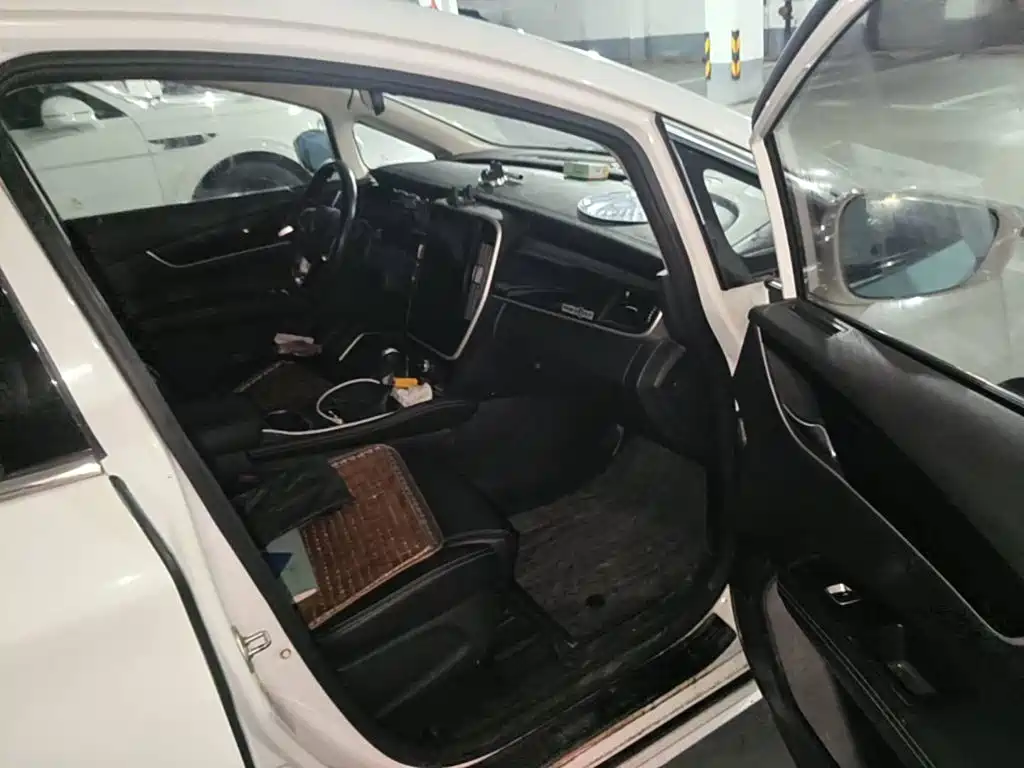 Фото 13 - BYD Song MAX