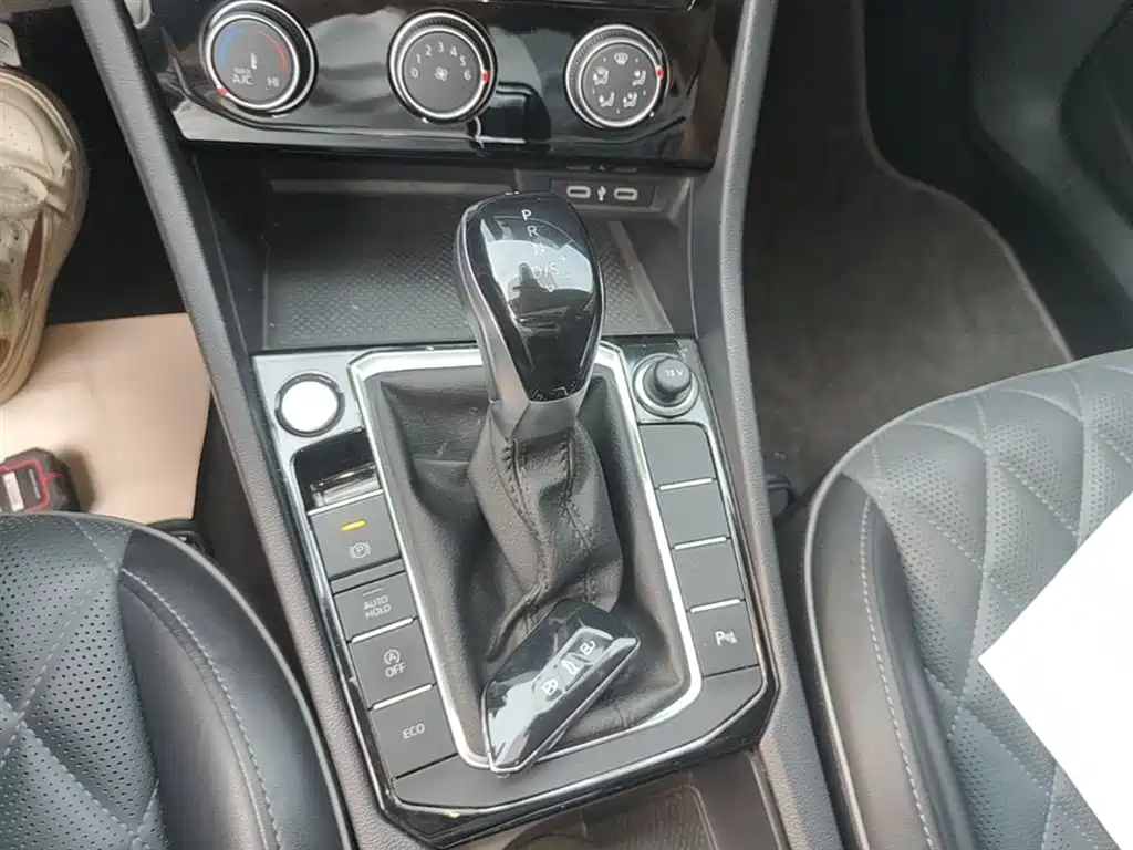Volkswagen Sagitar 2023 300TSI DSG Surpassing Edition фото 14