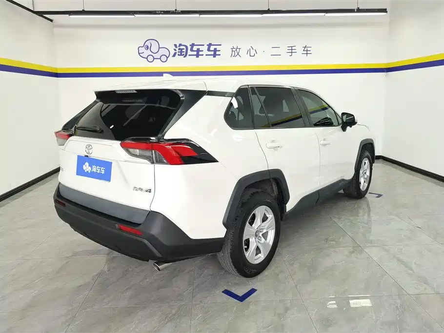 Toyota RAV4 Rongfang 2020 2.0L CVT 2WD Urban Edition фото 3