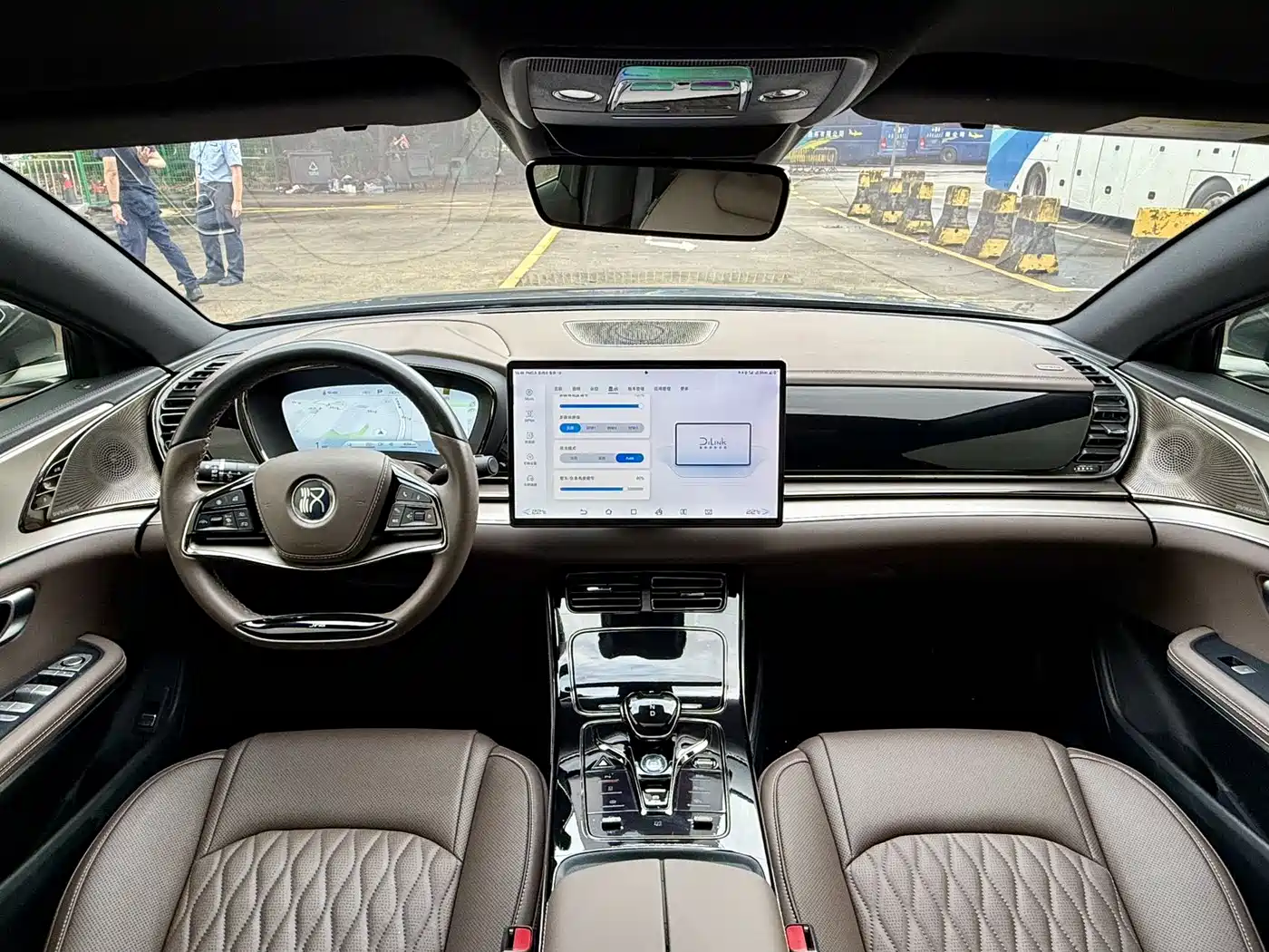 BYD Han 2022 DM-i 121KM Prestige фото 15