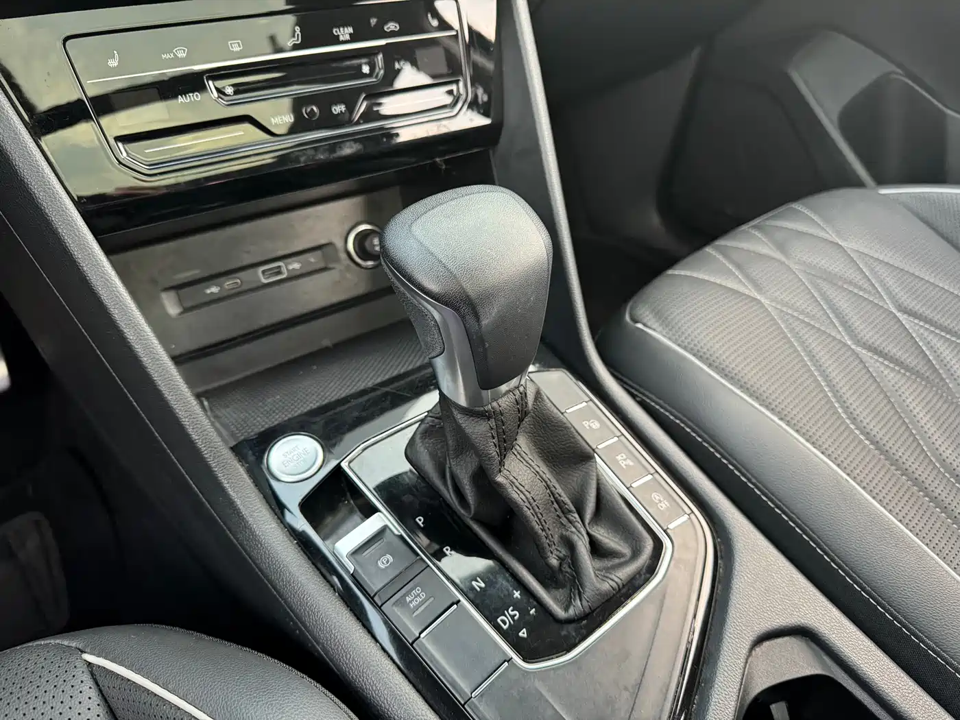 Volkswagen Tiguan L 2024 330TSI Automatic 2WD R-Line Premium Enjoyment Edition фото 21