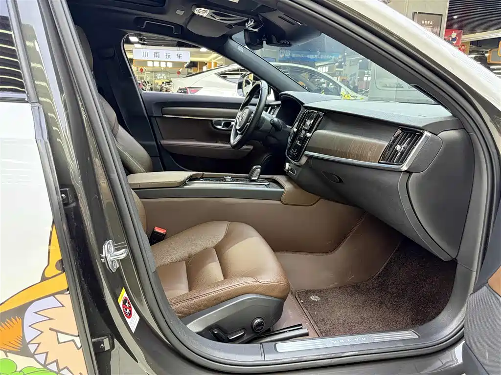 Фото 20 - Volvo V90