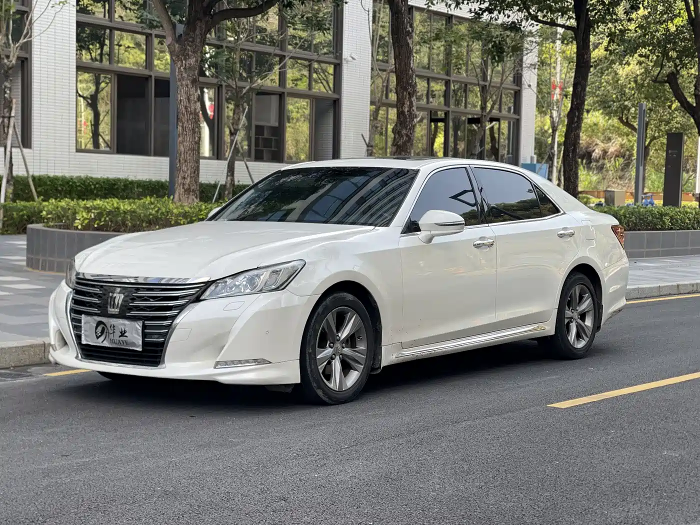 Toyota Crown 2015 2.0T Fashion