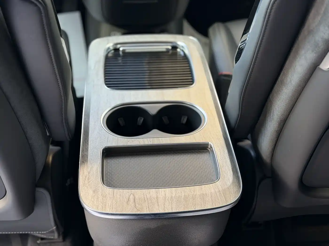 Hongqi HQ9 PHEV 2024 Model 2.0T AWD Business Edition фото 20