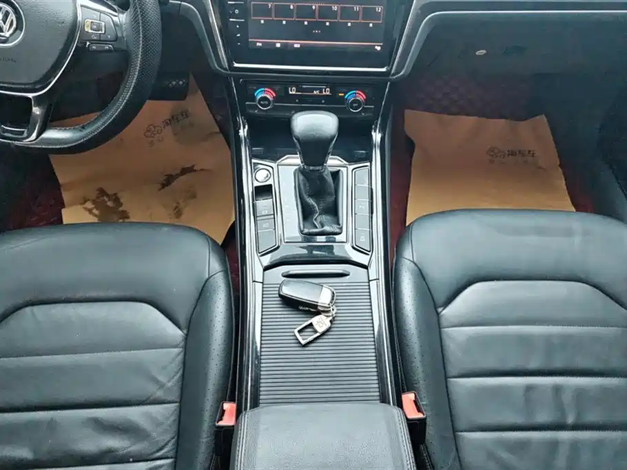 Volkswagen Phideon 2018 Facelift 380TSI FWD Business фото 16
