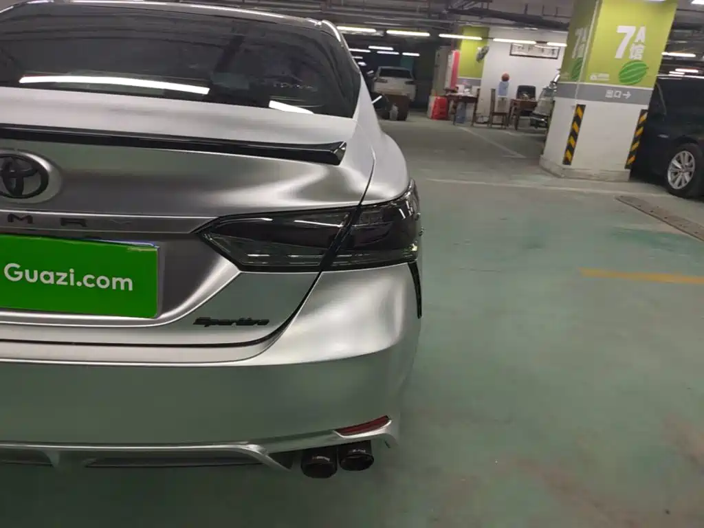 Фото 8 - Toyota Camry