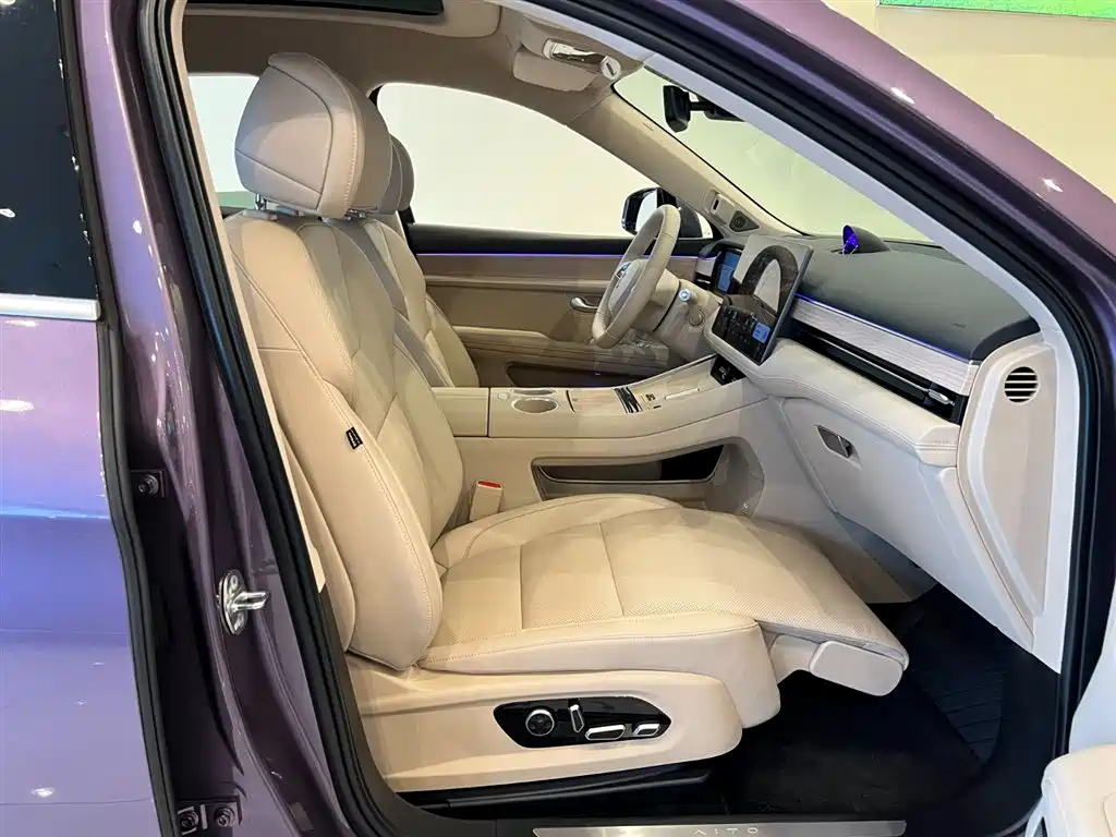 AITO Wenjie AITO M5 2025 Extended Range Ultra AWD фото 32