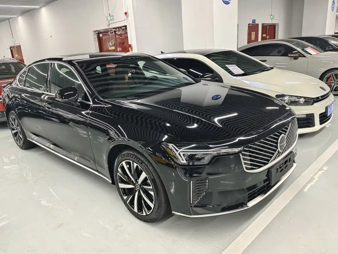 Volvo S90 2026 B5 Zhiyi Luxury Edition фото 3