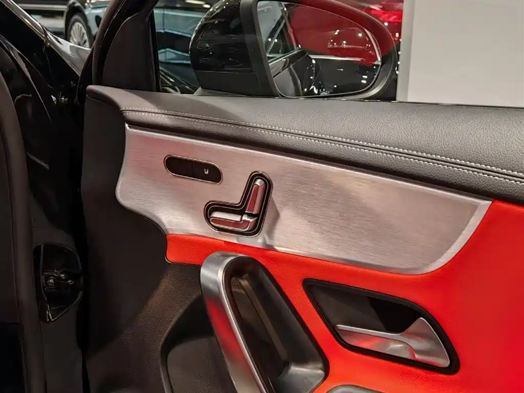 Mercedes-Benz A-Class AMG 2025 AMG A 35 L 4MATIC фото 13