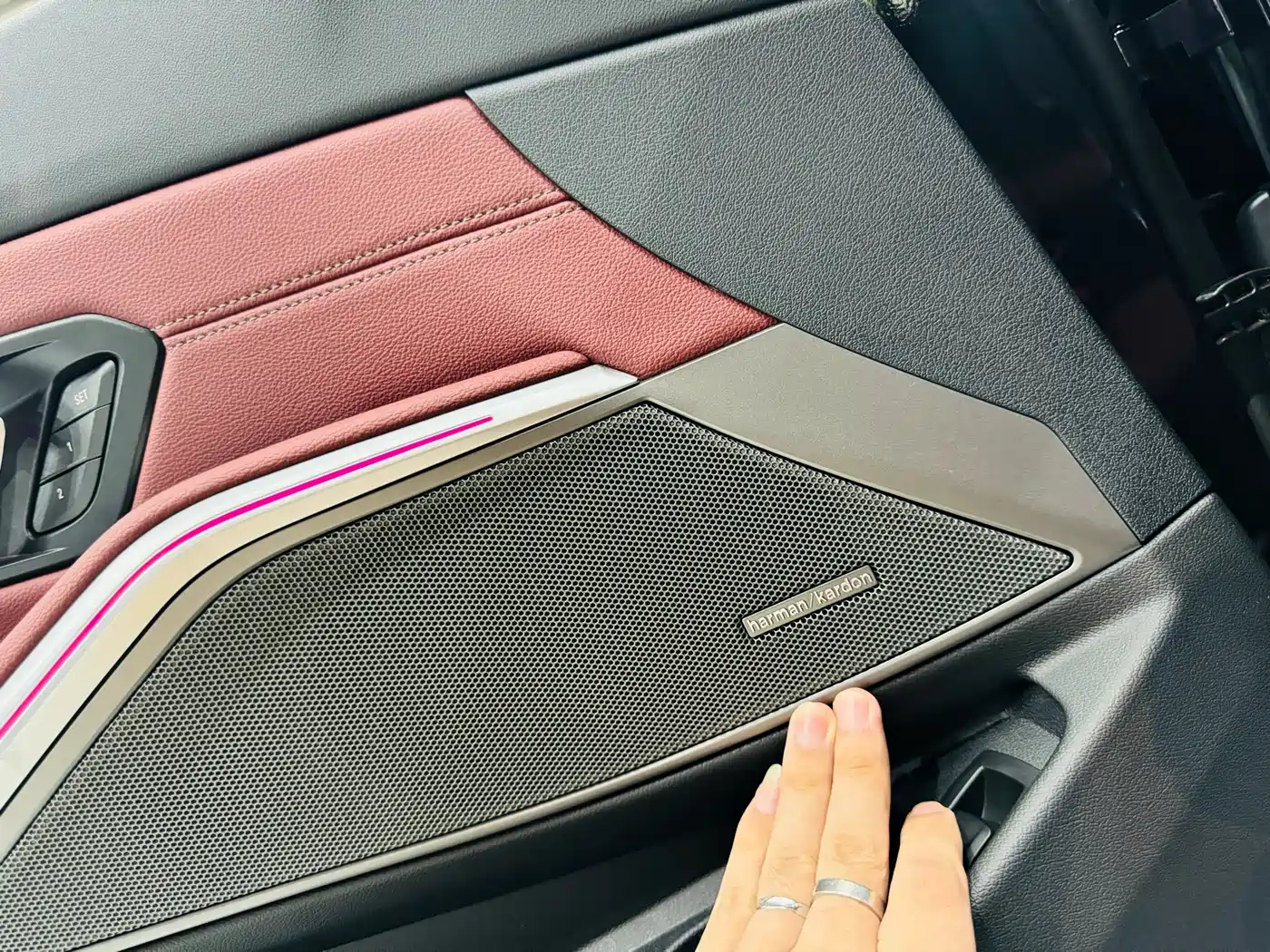BMW 3 Series 2025 330Li M Sport Night Edition фото 6