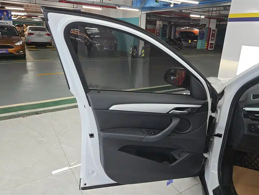 BMW X1 2019 sDrive20Li Leading Model фото 7