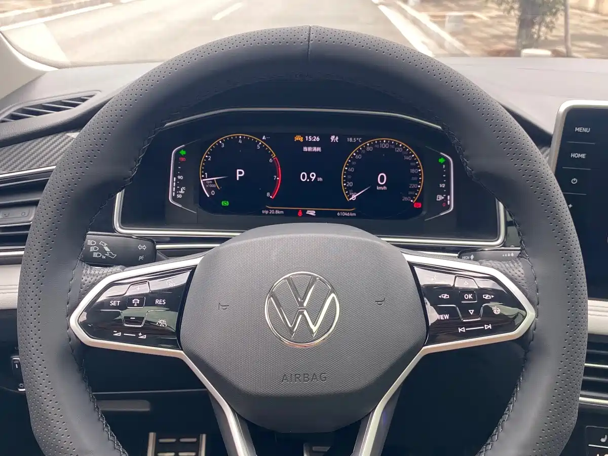 Фото 12 - Volkswagen Tiguan L