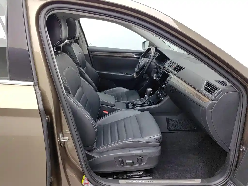 Photo 23 - Škoda Superb