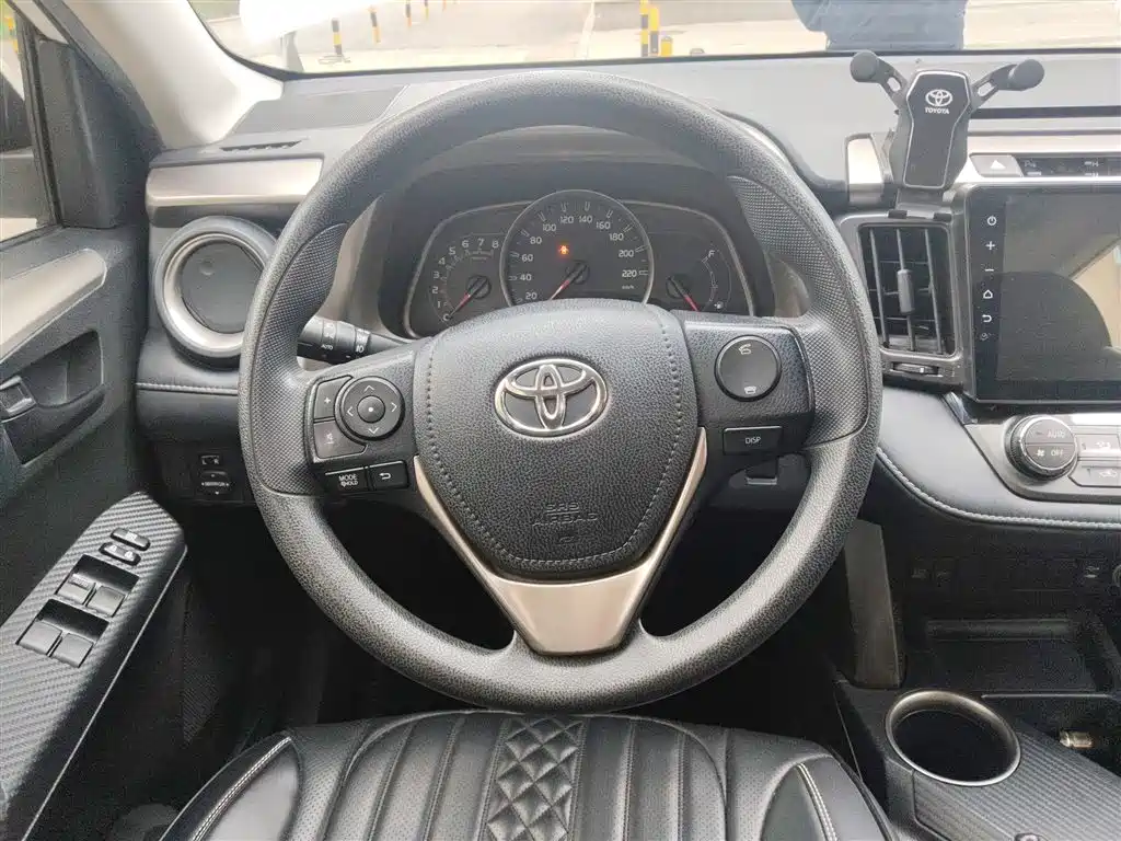 Toyota RAV4 Rongfang 2015 2.0L CVT 2WD Trend Edition фото 3
