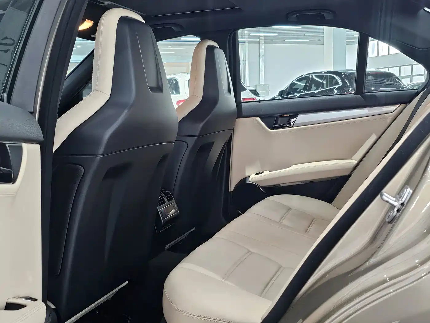Mercedes-Benz C-Class AMG 2009 AMG C 63 Dynamic фото 6