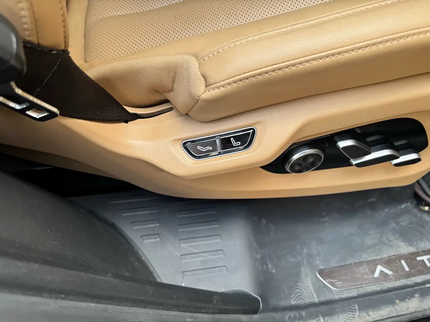 AITO Wenjie AITO M7 2022 1.5T AWD Luxury Edition фото 12