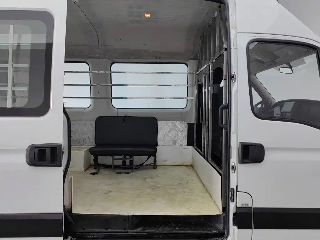 Iveco Daily 2021 2021 2.0T Manual Chaorui Long Wheelbase Short Overhang High Roof Sliding Door F1A