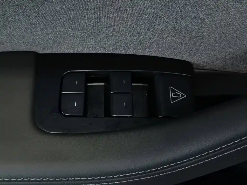 Tesla Model 3 2026 2025 Model Year Facelift Rear-Wheel Drive