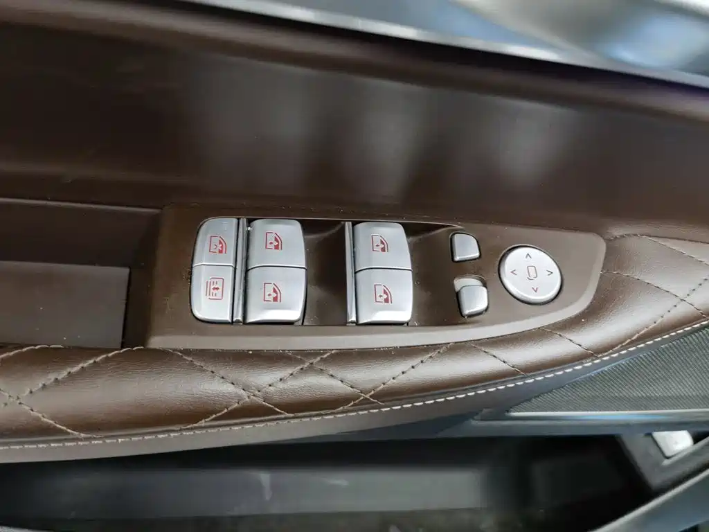 Фото 9 - BMW 7 Series