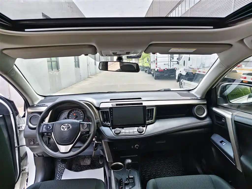 Toyota RAV4 Rongfang 2015 2.0L CVT 2WD Trend Edition фото 13