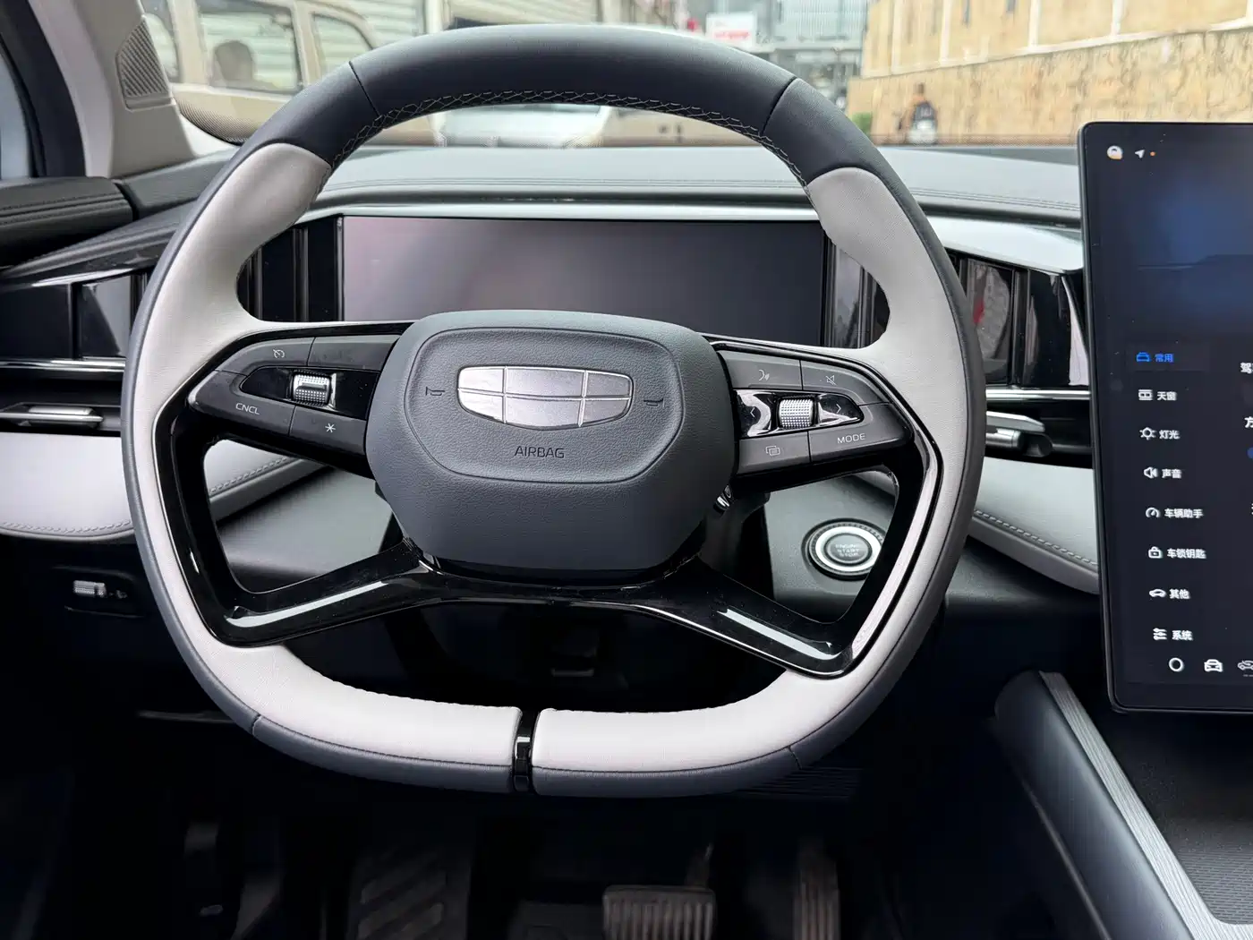 Фото 9 - Geely Boyue L